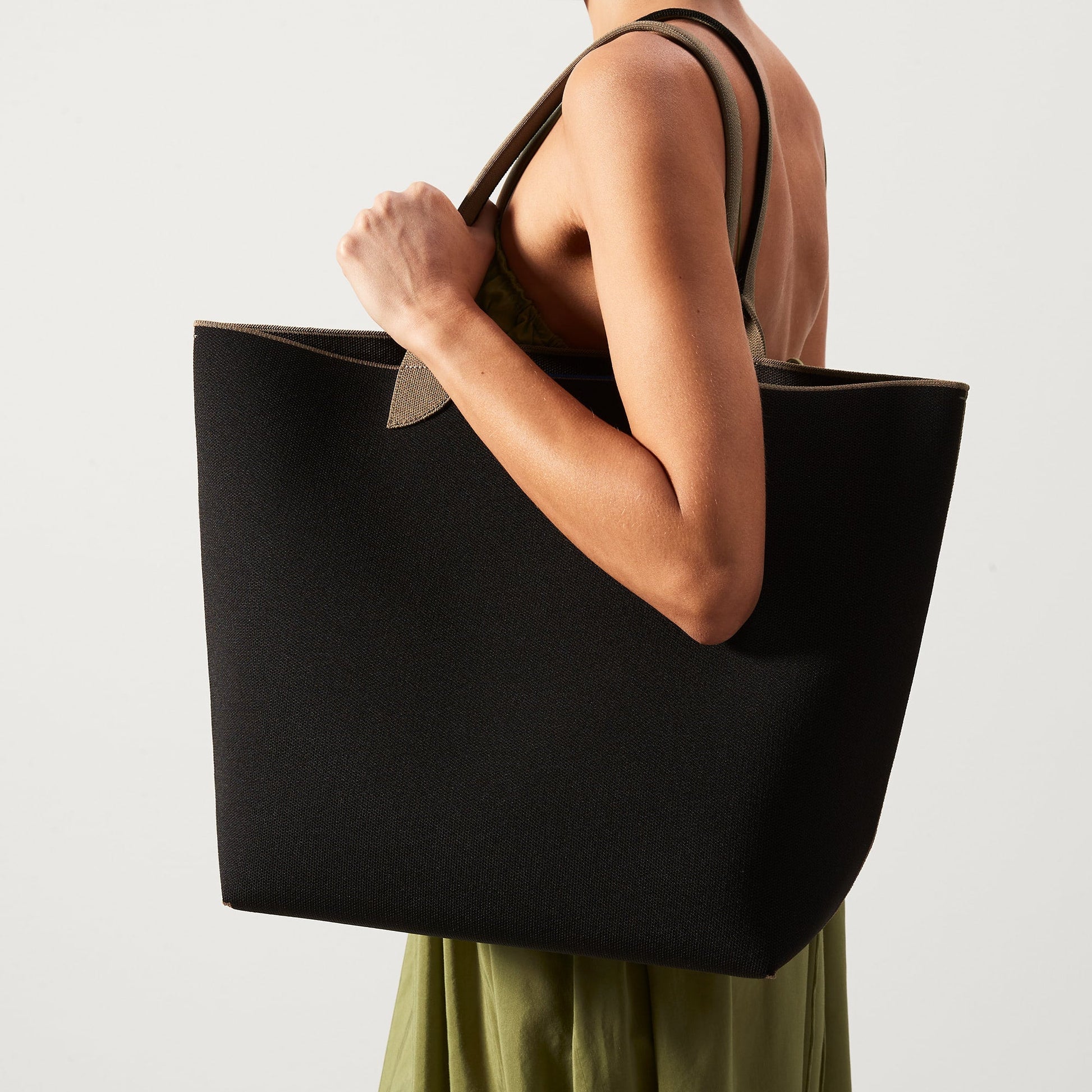 Rothy's The Lightweight Tote in Black Portobello